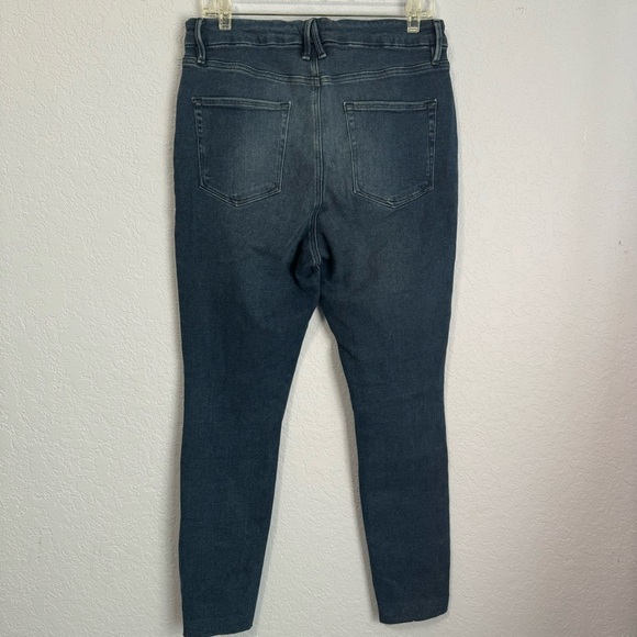 Good American Women’s Slim Fit High Rise Raw Hem Jeans - Picture 8 of 8